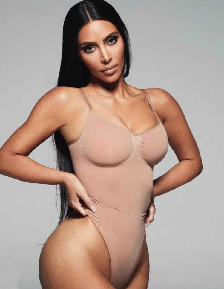 坎耶维斯特KANYEWEST在批评前金卡戴珊KIMKARDASHIAN