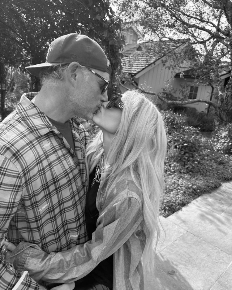 Jessica Simpson and Eric Johnson Celebrate Valent